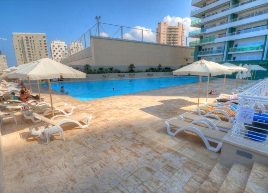 Seafront Lux Apart Inc Pool, Upmarket Area スリーマ エクステリア 写真