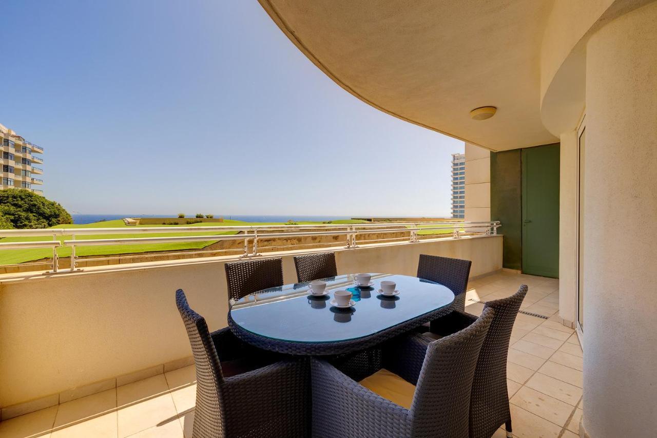 Seafront Lux Apart Inc Pool, Upmarket Area スリーマ エクステリア 写真